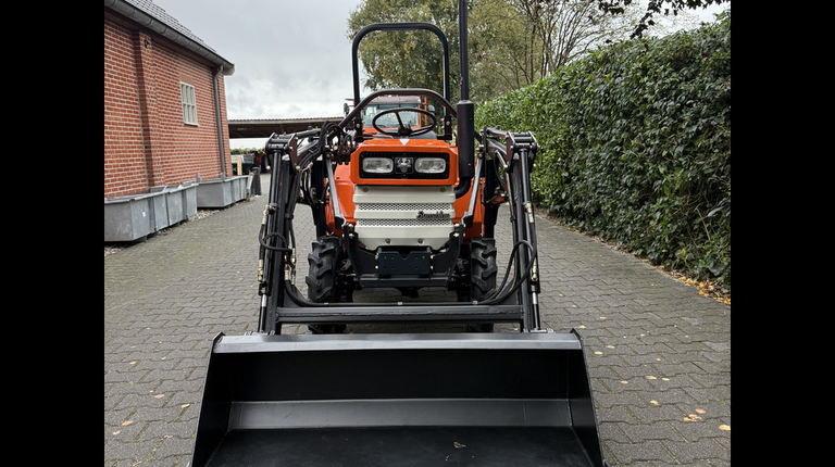 Kubota B1600 mit Frontlader ab 125 € pro Monat.